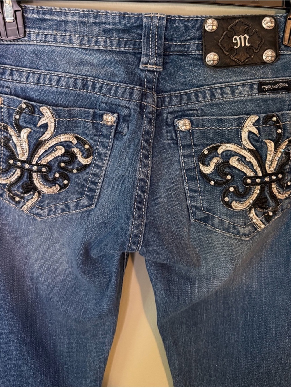 Gorgeous Y2K Miss Me Skinny Jeans With Fleur-de-Lis Pockets 31-1/2” Inseam